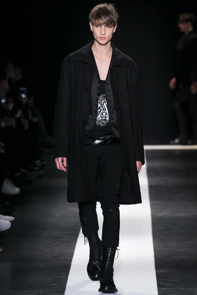 Look 24